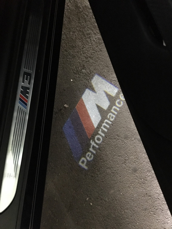 ドアカーテシランプ